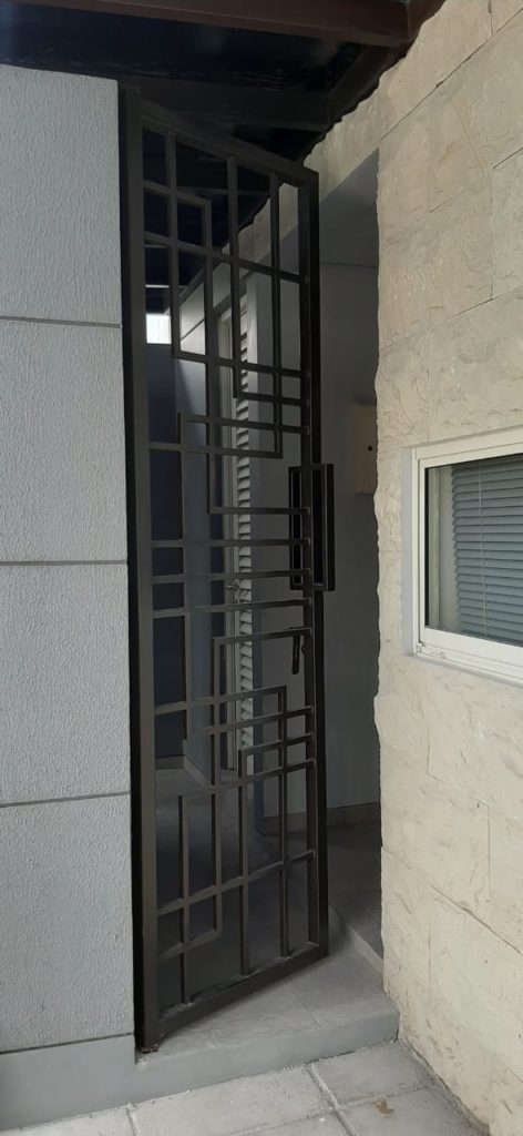 pintu pagar besi surabaya