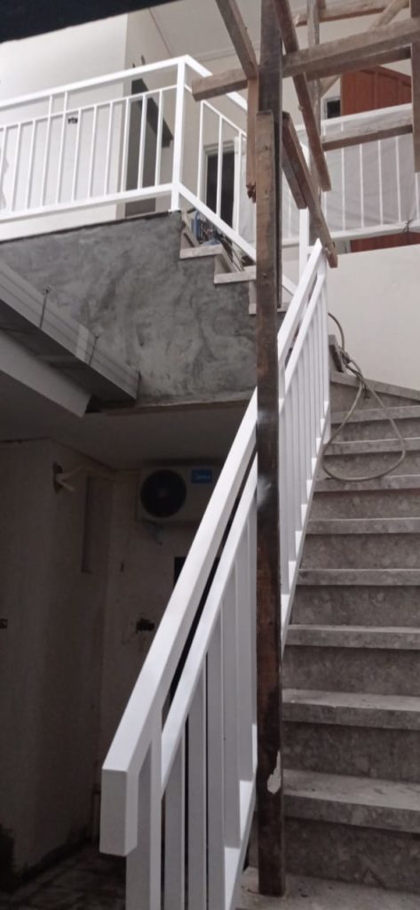 railing tangga besi
